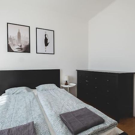 Bright Downtown Balcony Retreat Apartment Budapest Bagian luar foto
