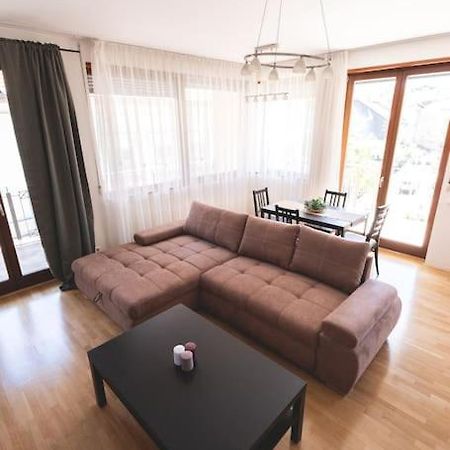 Bright Downtown Balcony Retreat Apartment Budapest Bagian luar foto