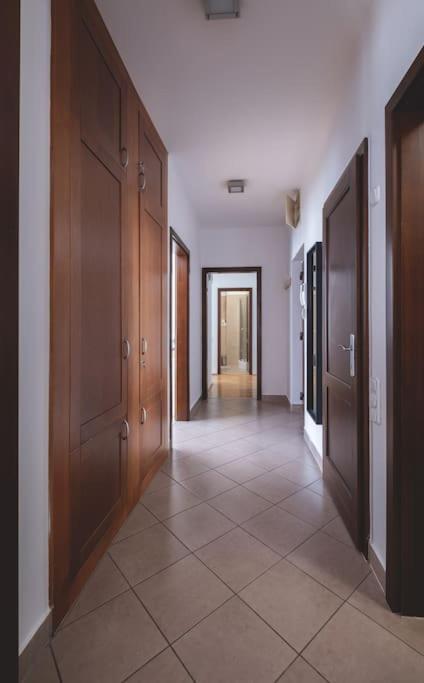 Bright Downtown Balcony Retreat Apartment Budapest Bagian luar foto
